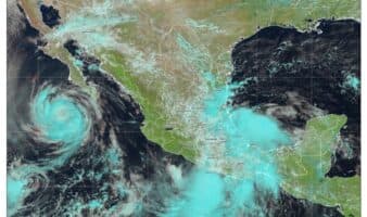 'Priscilla' se convierte en tormenta tropical después de bajar a huracán de categoría 1