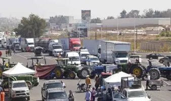 Transportistas exigen soluciones mientras CANACINTRA pide diálogo