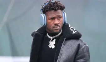 NFL: Antonio Brown enfrenta hasta 30 años de cárcel | Video