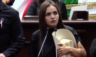 Grecia Quiroz, viuda de Carlos Manzo, rinde protesta como alcaldesa de Uruapan