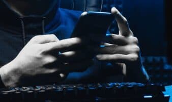 Investigan a estudiantes por crear 'catálogo pornográfico' con IA de alumnas en secundaria de Zacatecas; hay 400 víctimas