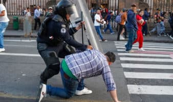 Aristegui en Vivo: Siguen protestas por asesinato de Manzo; Perú rompe relaciones con México; Gonzalo Celorio, Premio Cervantes (04/11/2025)