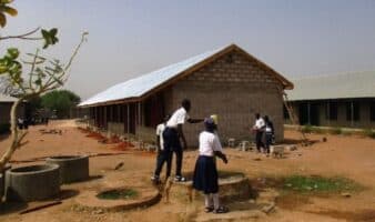 Nuevo secuestro masivo: Raptan a decenas de alumnas de una escuela católica en Nigeria