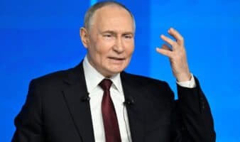 Putin está enamorado; presidente ruso sorprende en rueda de prensa