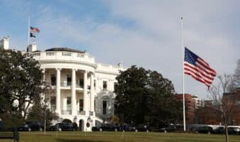 EE.UU. propone revisar historial de redes sociales de 5 años a turistas de 42 países