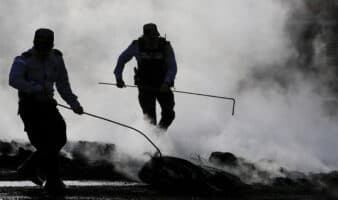 Ataque con explosivos deja heridos a tres militantes del Partido Nacional durante escrutinio en Honduras