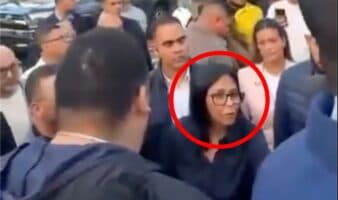 Universitarios exigen a Delcy Rodríguez la liberación de presos políticos | Video