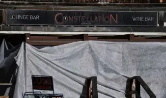 Pirotecnia y escalera estrecha, principales pistas del incendio en bar de Suiza