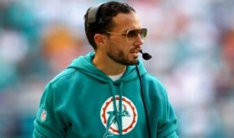 NFL: También dan aire a Mike McDaniel con Miami Dolphins