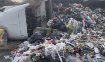 Edomex: Caos en Nicolás Romero por volcadura de camión de basura y choque de tráiler
