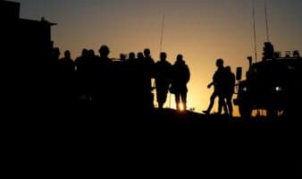 Texas despliega agentes en la frontera tras violencia desatada por captura de 'El Mencho'