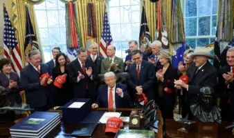 Trump firma ley para reabrir gobierno de Estados Unidos