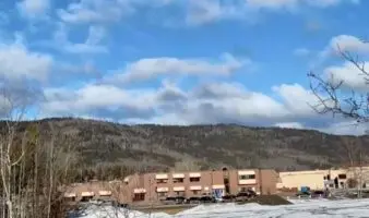 Tiroteo en escuela de Tumbler Ridge deja 10 muertos; entre las peores matanzas de los últimos 40 años en Canadá