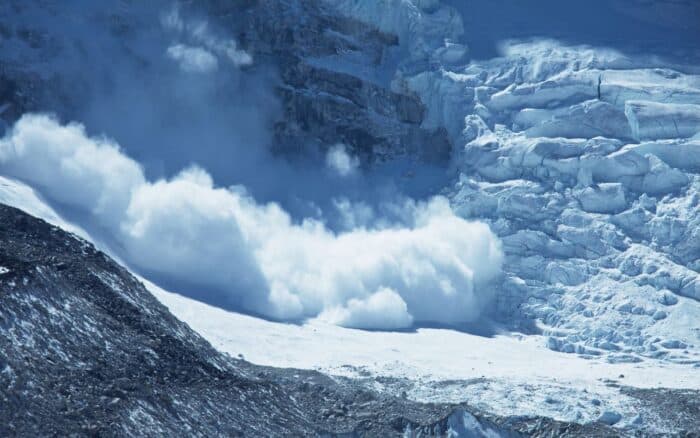 Al menos dos muertos en una nueva avalancha en los Alpes franceses | Video
