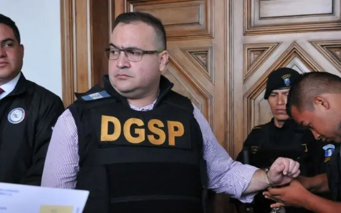 Dictan prisión preventiva justificada a Javier Duarte por presunto desvío de 5mdp