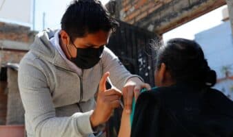 México intensifica, a contrarreloj, la vacunación para frenar el brote de sarampión