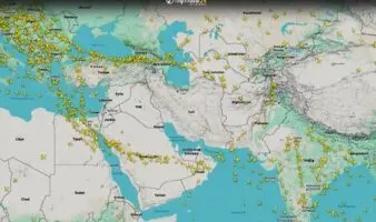 Continúan bombardeos en Medio Oriente: Así luce el 'vacío' espacio aéreo de Irán | Video