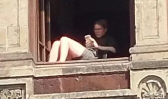 Sheinbaum admite que mujer sí tomó el sol desde ventana de Palacio Nacional; ya fue sancionada