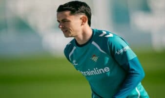 Observa 'El Vasco' Aguirre a Álvaro Fidalgo con Real Betis | Video