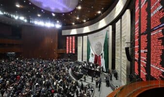 Diputados avalan tope a 'pensiones doradas' entre protestas por retroactividad