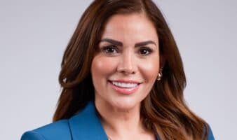 Detienen a Karina Barrón, funcionaria de Monterrey; se le acusa de cohecho y falsificación de declaraciones