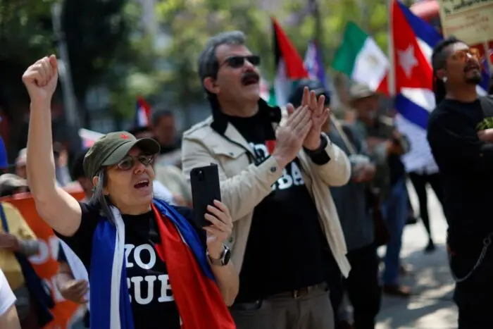 "Cuba no está sola", claman mexicanos ante amenazas de EE.UU. a la isla