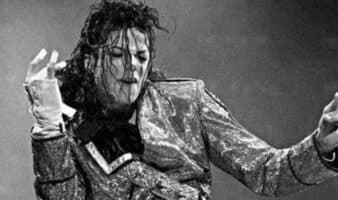 Michael Jackson era un 'depredador infantil en serie' y habría abusado de menor en casa de Elton John, acusa nueva demanda en EE.UU.