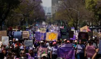Miles de mujeres marchan en CDMX en el segundo 8M con Sheinbaum como presidenta