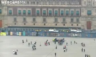 Colocan vallas metálicas en el Zócalo previo a marcha del 8M