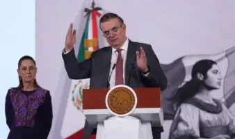 Ebrard admite que su hijo vivió en la embajada de México en Reino Unido