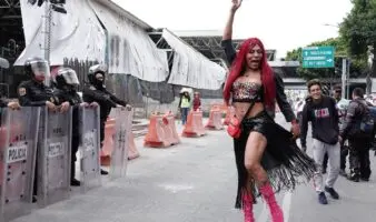 Trabajadoras sexuales protestan durante la inauguración de la ciclovía en Tlalpan