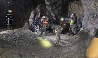 Localizan con vida a segundo de los cuatro mineros atrapados en la mina Santa Fe, en Sinaloa