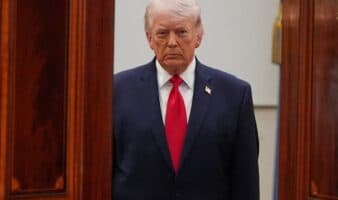 Trump: EE. UU. atacará Irán con 'mucha fuerza' las próximas semanas; 'los regresaremos a la Edad de Piedra'