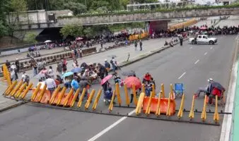 CNTE bloqueó Circuito Interior a la altura de Reforma por dos horas