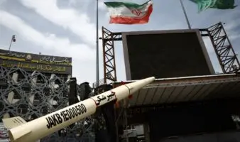 EE.UU. e Irán intercambian ataques tras 29 días del alto al fuego