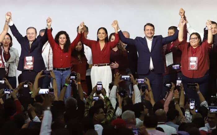 Aristegui en Vivo: Montiel dice que no tolerarán corruptos en Morena; Rocha Moya y Gámez toman licencia; tensión en Ormuz (04/05/2026)