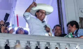 Sánchez aventaja con 44,522 votos a Fujimori con el 95 % de las boletas contadas en Perú