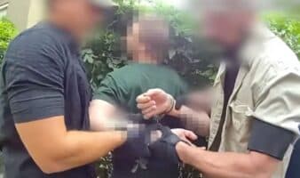 Detienen a un camillero que coleccionaba restos humanos en Hungría