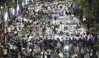 '¡Déjenos entrar!': familias de desaparecidos marchan para visibilizar la crisis a horas del Mundial; son bloqueadas