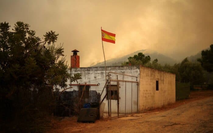 Europa combate incendios con más de 390 mil afectados