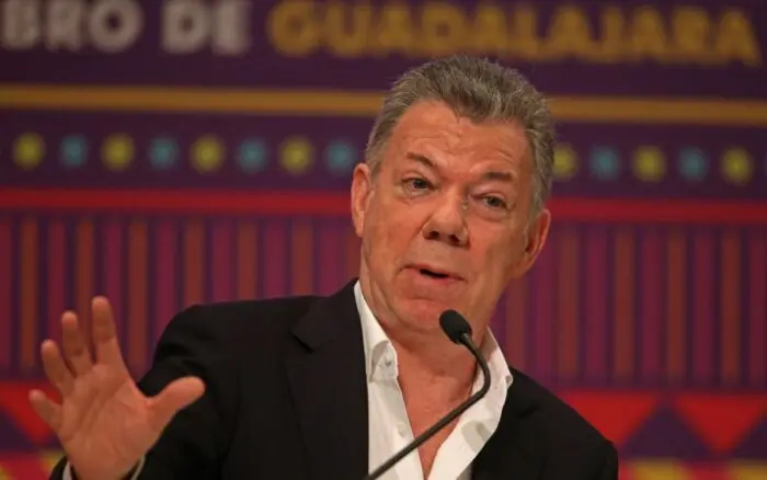 Nobel de la Paz, Juan Manuel Santos, pide a De la Espriella continuar con el acuerdo de paz