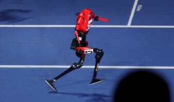 Humanoides compiten en Pekín y un robot chino supera el récord de Usain Bolt en 100 metros