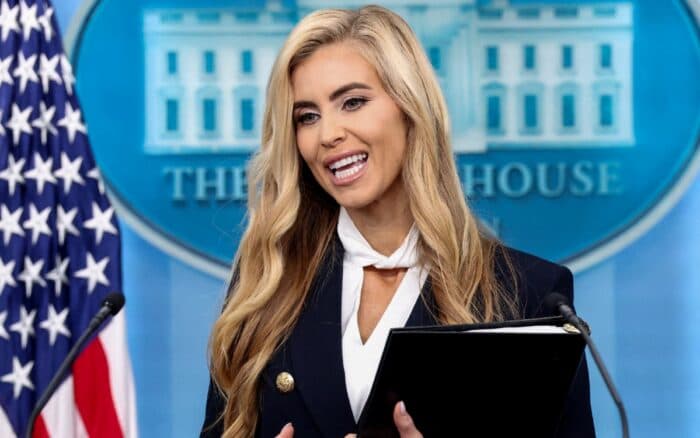 Trump despide a secretaria de prensa... duró menos de una semana