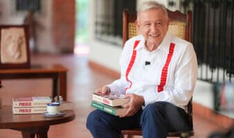 AMLO reaparece desde Palenque para anunciar su nuevo libro: 'Pueblo'; lo dedica a Sheinbaum