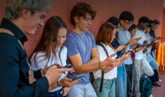 Gobierno presenta un decreto para restringir contenidos violentos y sexuales para menores