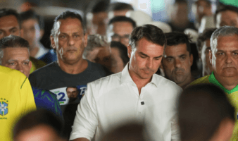 ¿Dónde está Flávio Bolsonaro? Brasil cancela sus pasaportes y su hermano niega fuga
